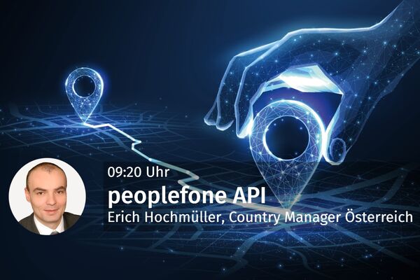 Startfolie mit Referent, Titel der Präsentation und Uhrzeit.